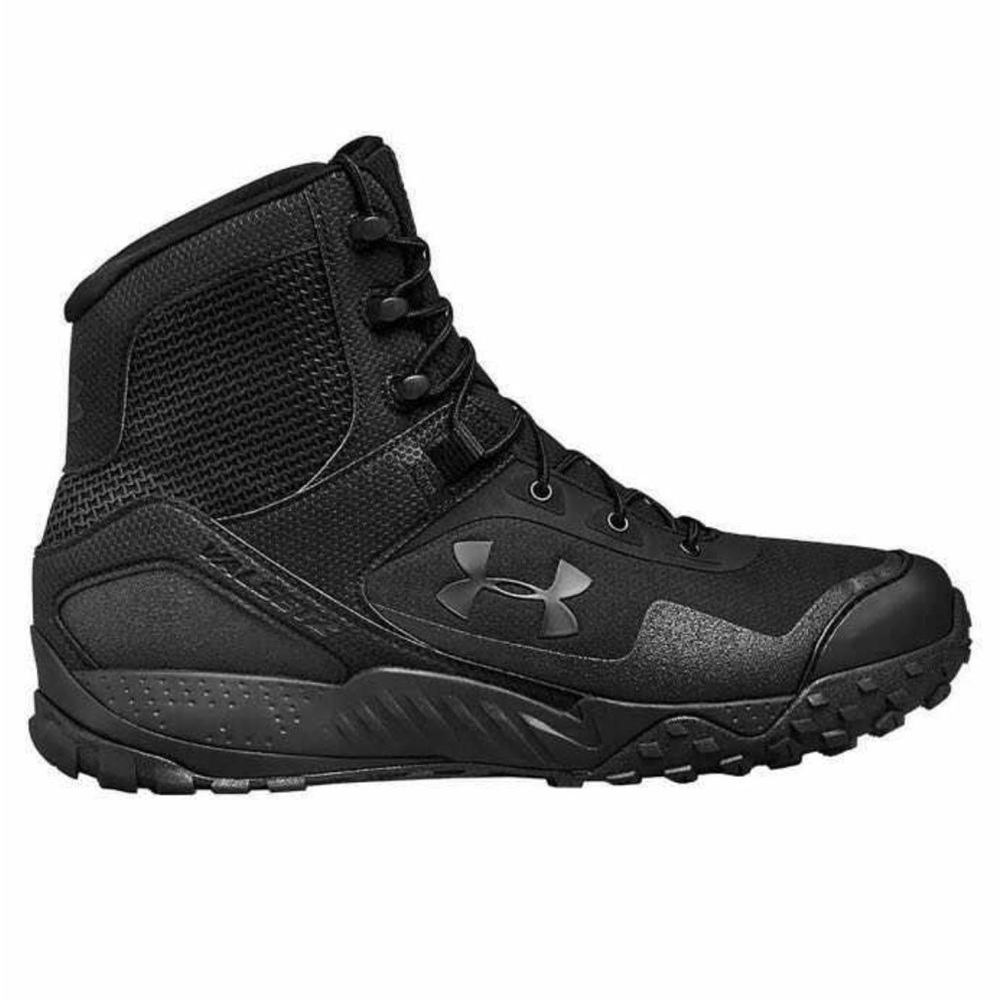 Men’s size 10 under armor brand new in box . Retail $125